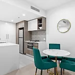 The Arthouse Nest Serene 1br Living *