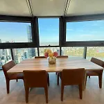3-Bedroom Gorgeous Apartment Brisbane City Queens Wharf 180 Degree City View