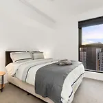 Amazing 2bed-2bath-1car-balcony-views - Cbd Apartment