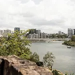 Family & Group Getaway - 5 Bedrooms, 12 Guests