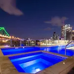 River View With Pool, Carpark & Gym Apartment
