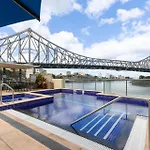 River View Apt With Pool, Carpark & Gym