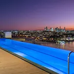 Apartment River View 1br With Amazing Rooftop Pool And Parking Brisbane