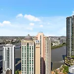 City Center 1Br With Views, Parking And 5 Star Rooftop Pool