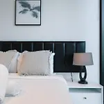 Apartment Sky Tower Elegance Balcony Gym Pool And Cbd Access Brisbane