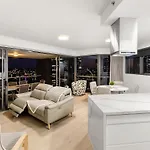 Amazing 2bed-2bath-1car-balcony-views - Cbd Apartment