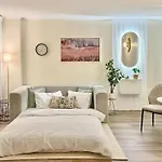 City Convenience & Comfort At The Abbey On Roma