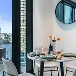 Sky Tower Elegance Balcony Gym Pool And Cbd Access Apartment *
