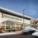 1 Min Walk To Mall Modern Apt With Balcony And Pool