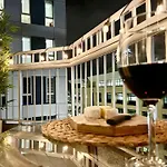 City Convenience & Comfort At The Abbey On Roma