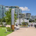 Riverside 1Br Apt With King Bed And Pool!