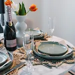 Sky Tower Elegance Balcony Gym Pool And Cbd Access * Brisbane