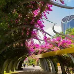 1 Min Walk To Mall Modern Apt With Balcony And Pool