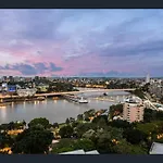 Sky Tower Elegance Balcony Gym Pool And Cbd Access *