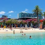 Sky Tower Elegance Balcony Gym Pool And Cbd Access