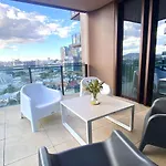 Stylish Twin Q Beds Sleep 4 Budget Friendly Apartment Brisbane