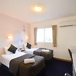 Airport Motel 4*