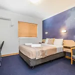 Airport Motel 4*