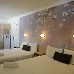 Airport Motel 4*