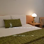 Airport Motel 4*