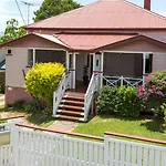 99 Kirkland Bed & Breakfast