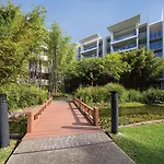 Oaks Brisbane Mews Suites