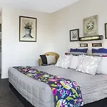 Airport Riverview Motel