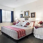 Airport Riverview Motel