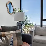 Oasis Retreat On Level 71 In Skytower