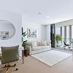 Poolside At 28 Luxe Newstead Apartment Work-Relax-Play