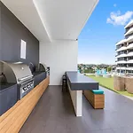 Poolside At 28 Luxe Newstead Work-relax-play Apartment *