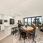 Luxe Living In The Sky Apartment Brisbane