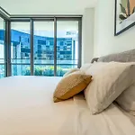 Queens Wharf City Charm W/ Balcony Views - Lv 15
