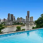 Apartment Glen Eagles Brisbane