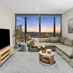 Skytower - 81st Floor, & River Views, Free Car Parking Apartment