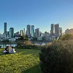 Mid-century Luxe - Story Bridge & River Views