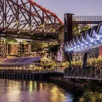 Apartment Mid-century Luxe - Story Bridge & River Views