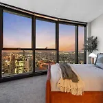 Apartment Skytower - 81st Floor, & River Views, Free Car Parking *
