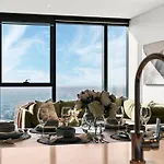 Skytower - 81st Floor, & River Views, Free Car Parking Apartment *