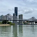 Mid-century Luxe - Story Bridge & River Views *