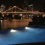 Apartment Mid-century Luxe - Story Bridge & River Views *