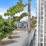 Live The Brisbane Life, 5 Min To Felons