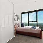 Apartment Skytower - 81st Floor, & River Views, Free Car Parking