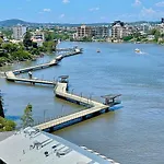Mid-Century Luxe - Story Bridge & River Views