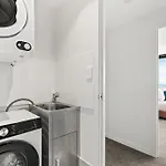 Apartment Skytower - 81st Floor, & River Views, Free Car Parking