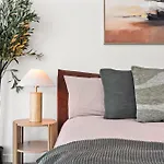 Skytower - 81st Floor, & River Views, Free Car Parking Apartment *