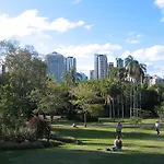 Lvl 24 Apartment In The Heart Of Cbd By Stylish Stays