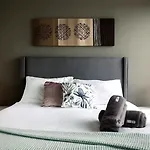 S&P Apartments - Tank St