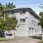 Charming 3-Bed Apartment Near Local Shops