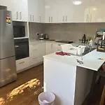 Uq Master For 3 People With Back Yard U2 Brisbane